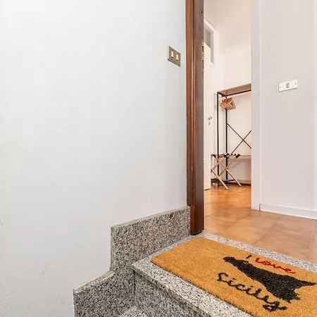 Guesthost - Fay House Sweet Seaview With Solarium! Giardini Naxos