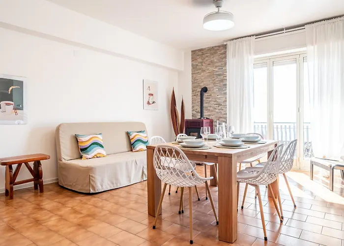 Guesthost - Fay House Sweet Seaview With Solarium!