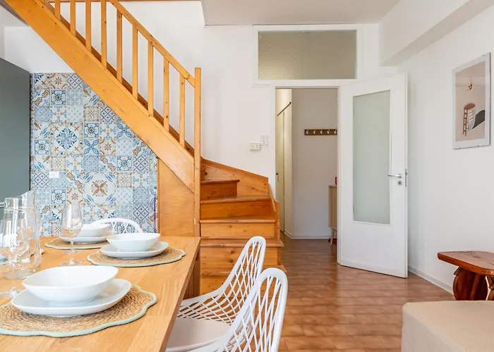 アパート Guesthost - Fay House Sweet Seaview With Solarium!