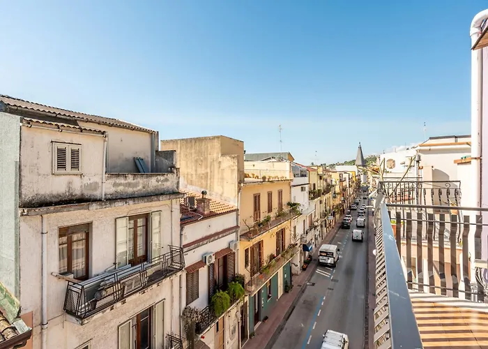 Guesthost - Fay House Sweet Seaview With Solarium! アパート